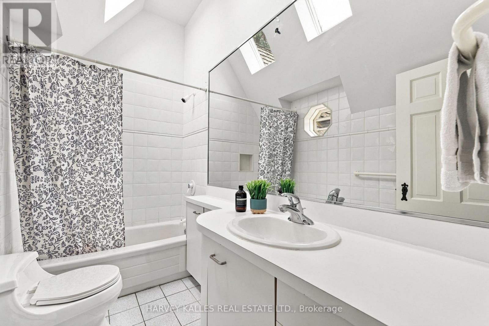 148 Strathallan Boulevard Property Photo 34