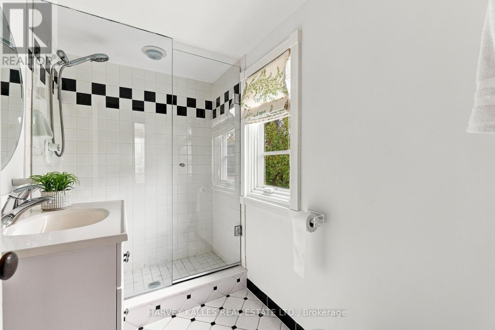 148 Strathallan Boulevard Property Photo 37