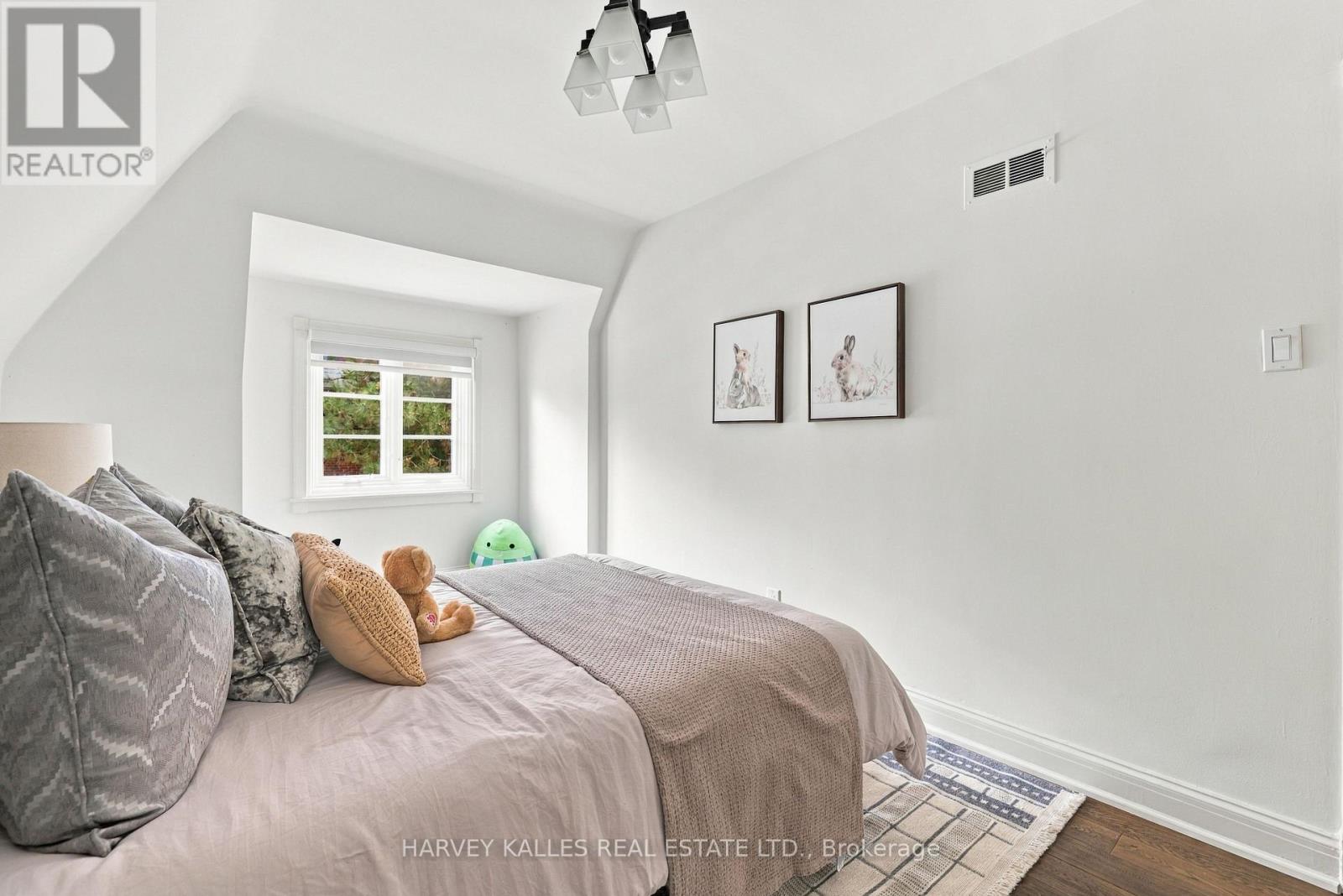 148 Strathallan Boulevard Property Photo 39