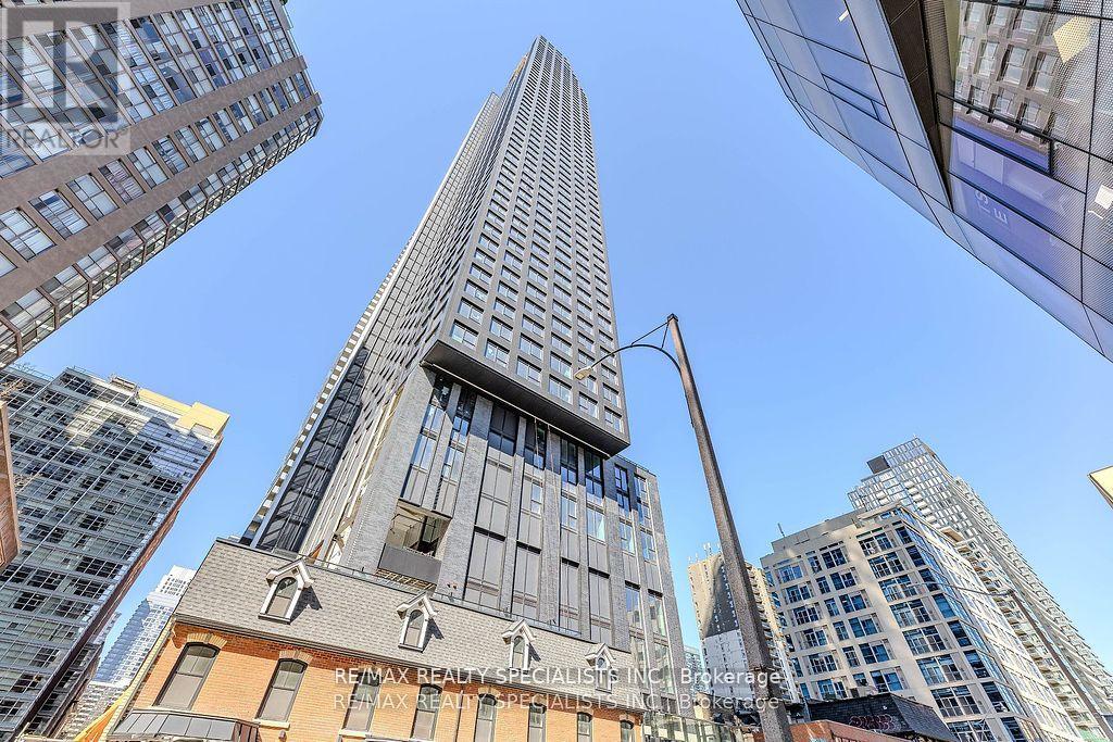 1101 - 8 Wellesley Street W Property Photo 3