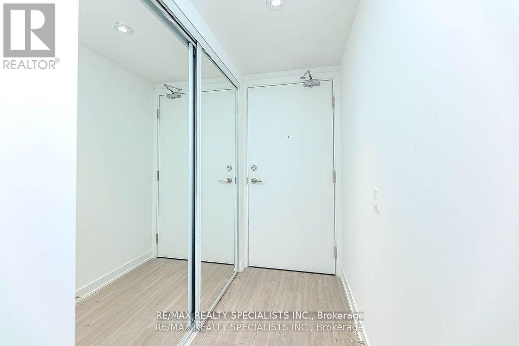 1101 - 8 Wellesley Street W Property Photo 5