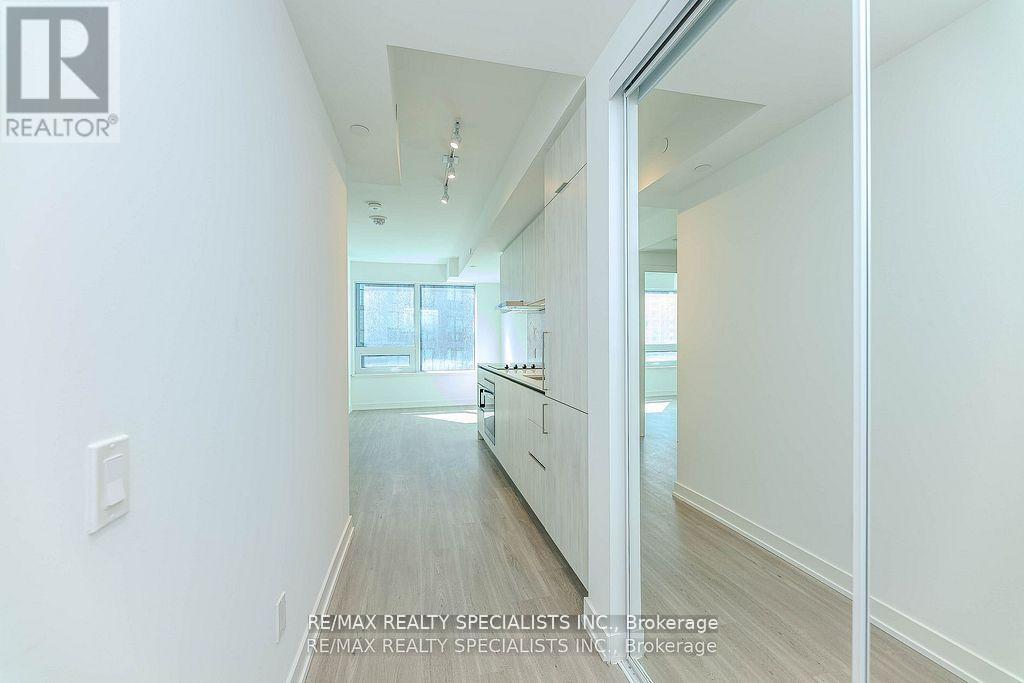1101 - 8 Wellesley Street W Property Photo 6