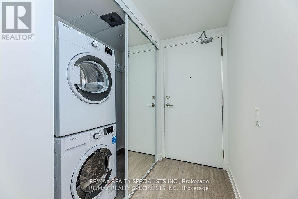 1101 - 8 Wellesley Street W Property Photo 7