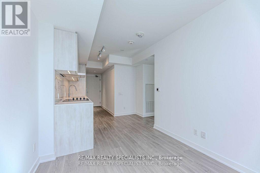 1101 - 8 Wellesley Street W Property Photo 10