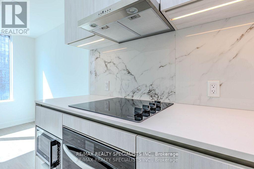 1101 - 8 Wellesley Street W Property Photo 14