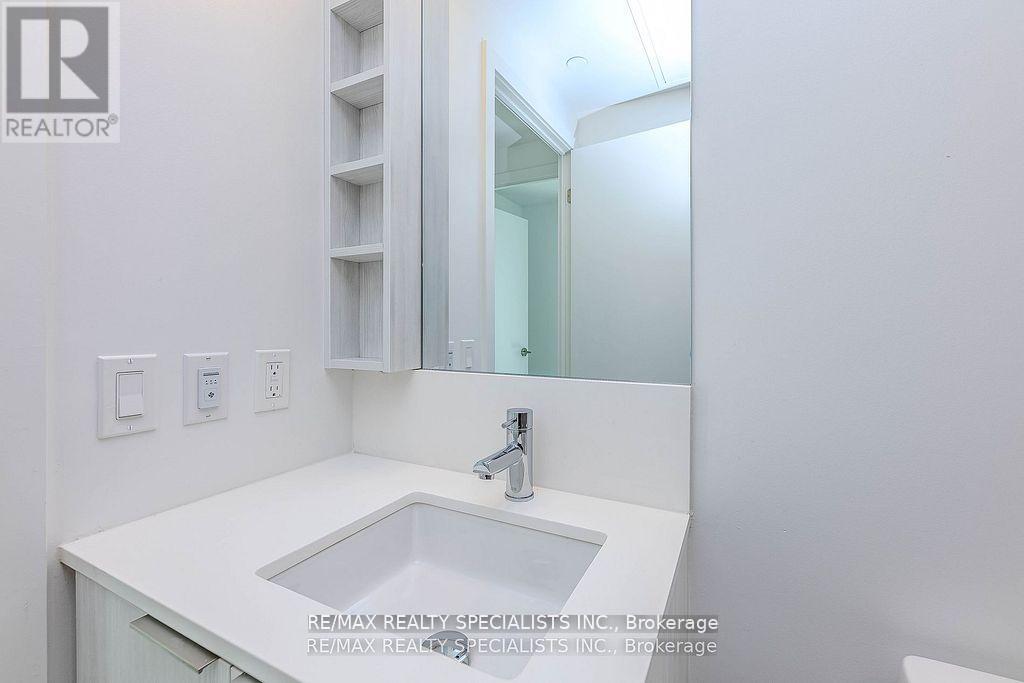 1101 - 8 Wellesley Street W Property Photo 17