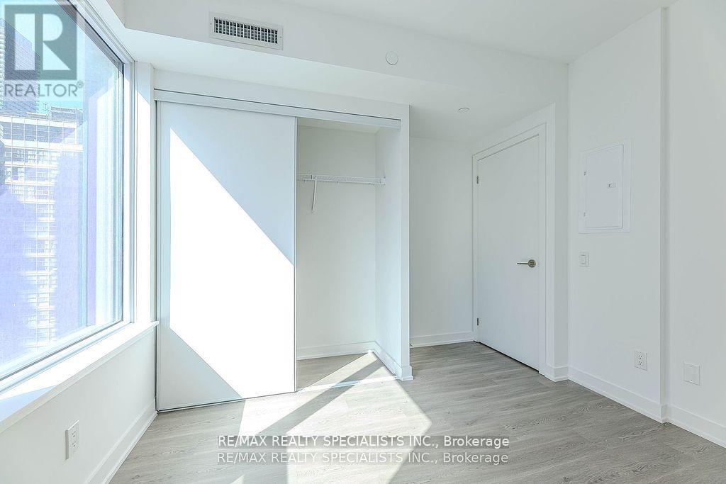 1101 - 8 Wellesley Street W Property Photo 19