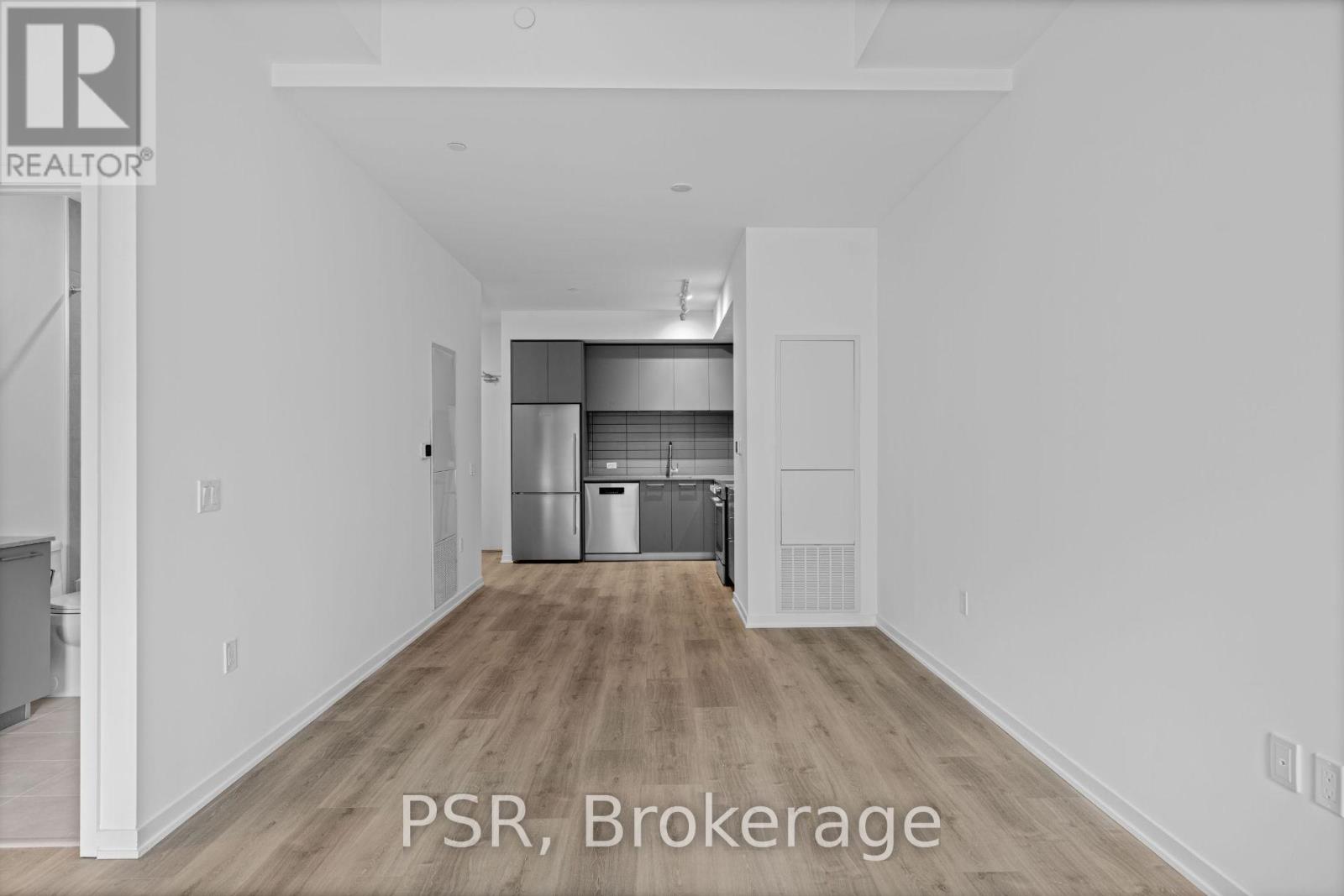913 - 101 Roehampton Avenue Property Photo 4