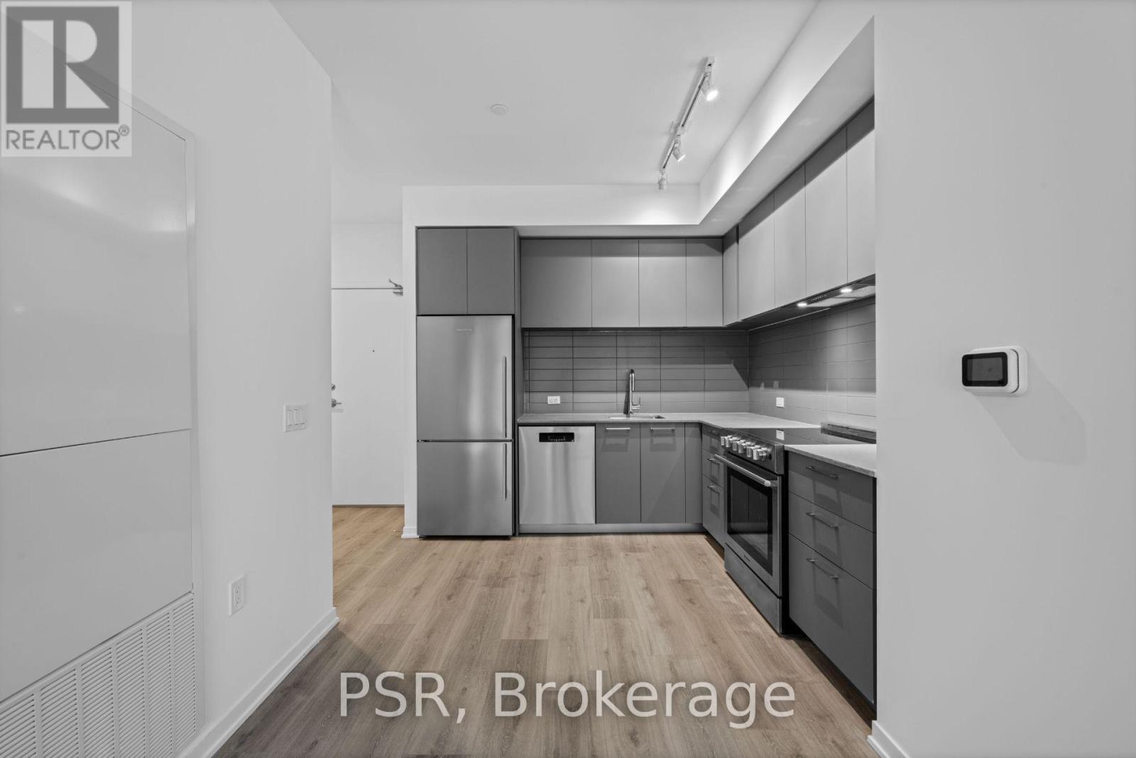 913 - 101 Roehampton Avenue Property Photo 5