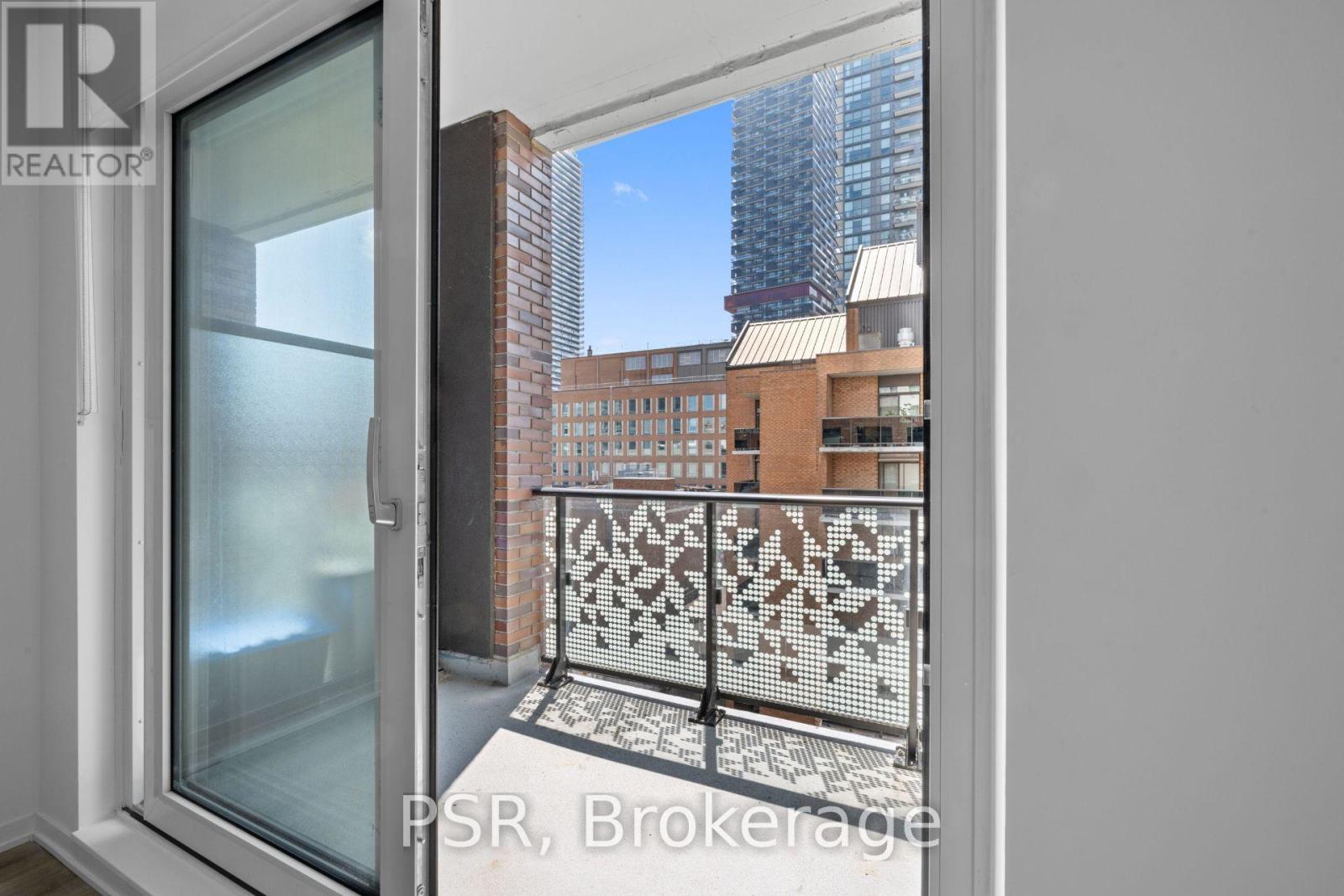 913 - 101 Roehampton Avenue Property Photo 16