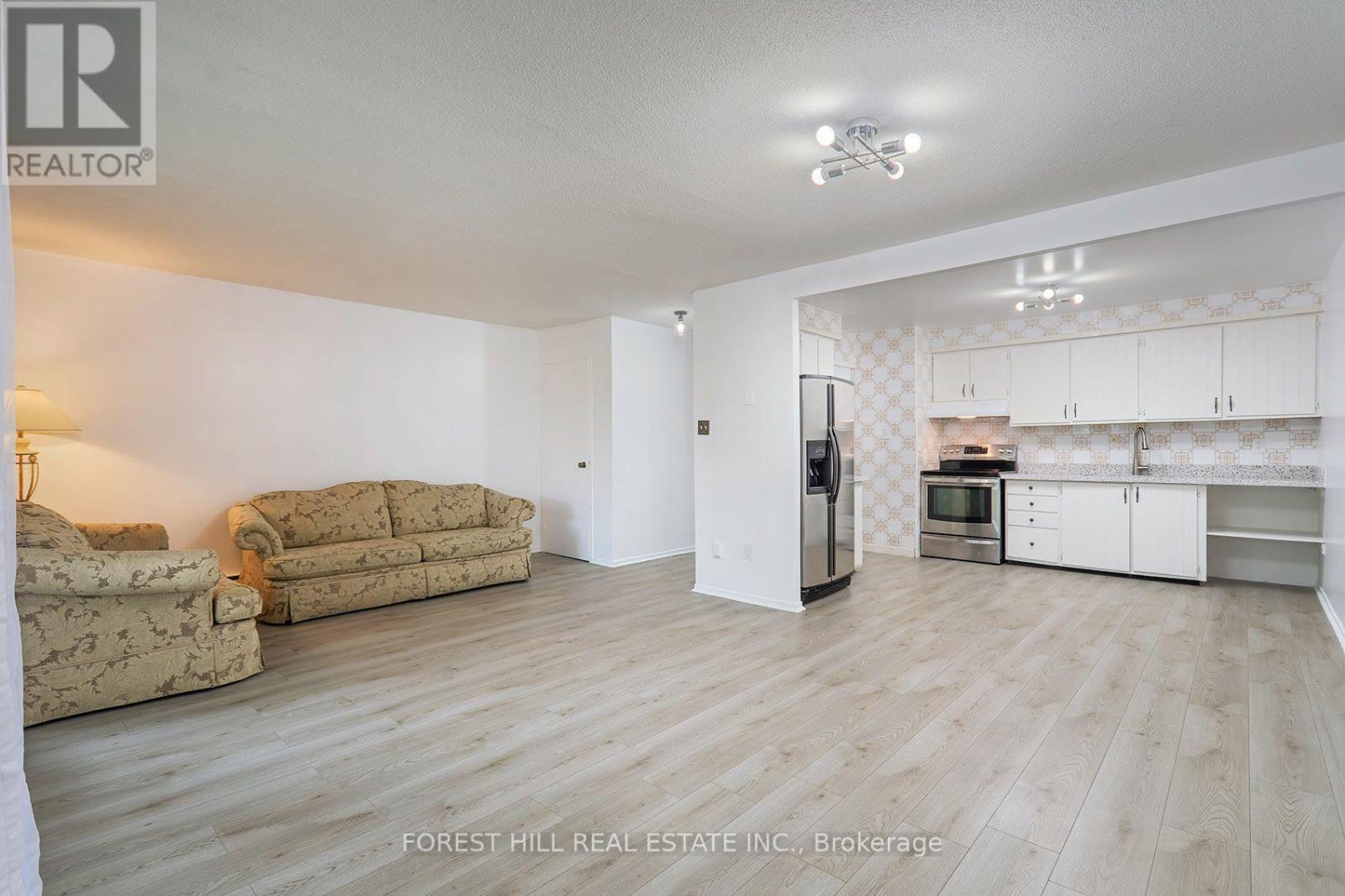 6 - 25 Pebble Byway Property Photo 8
