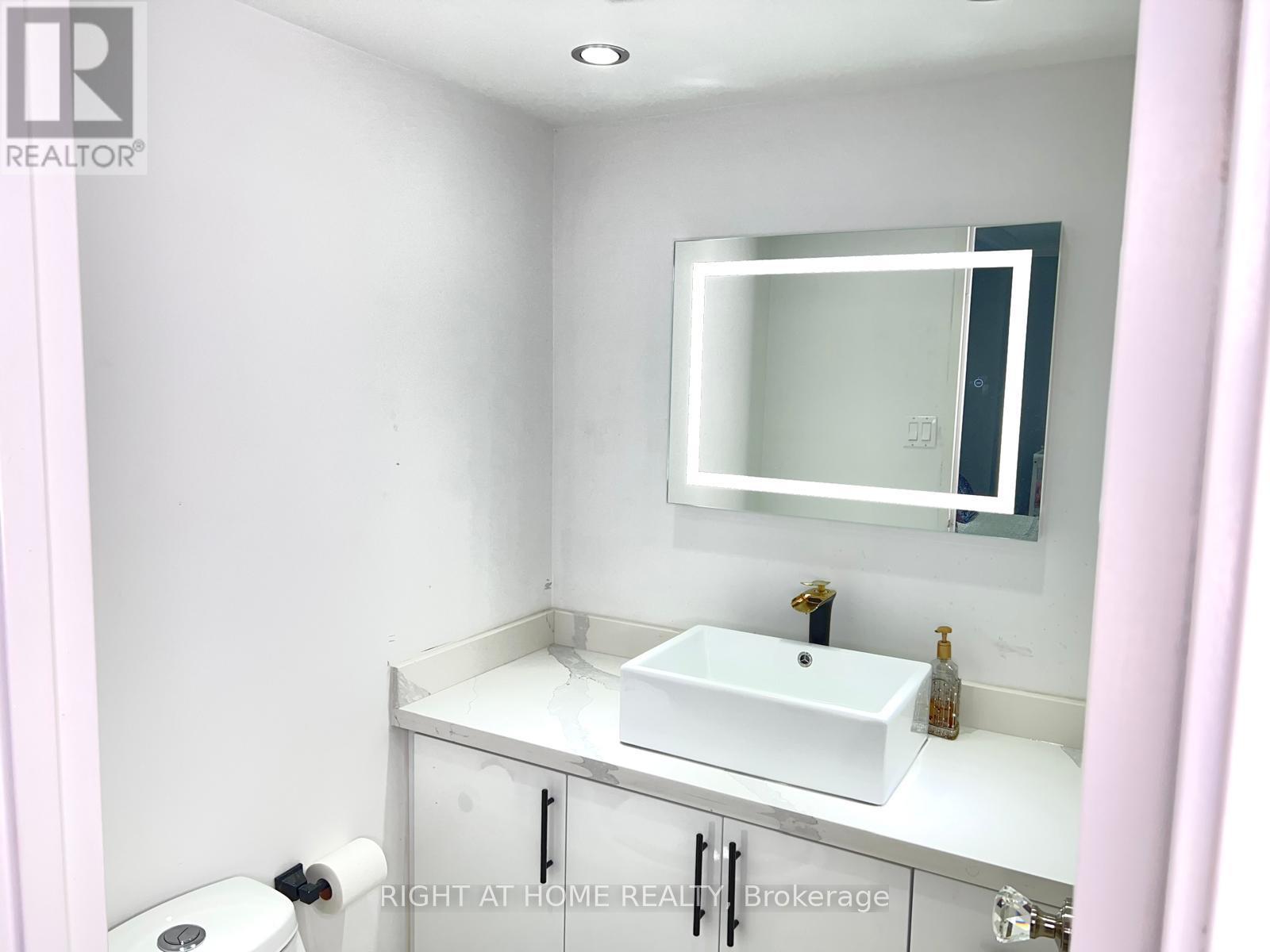 1608 - 75 Graydon Hall Drive Property Photo 7