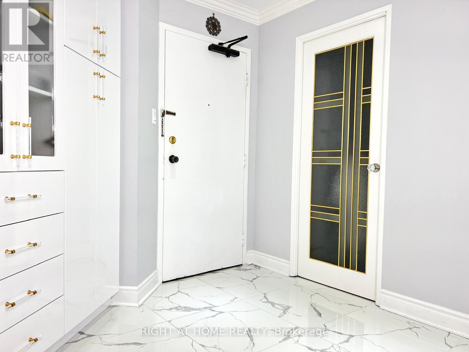 1608 - 75 Graydon Hall Drive Property Photo 12