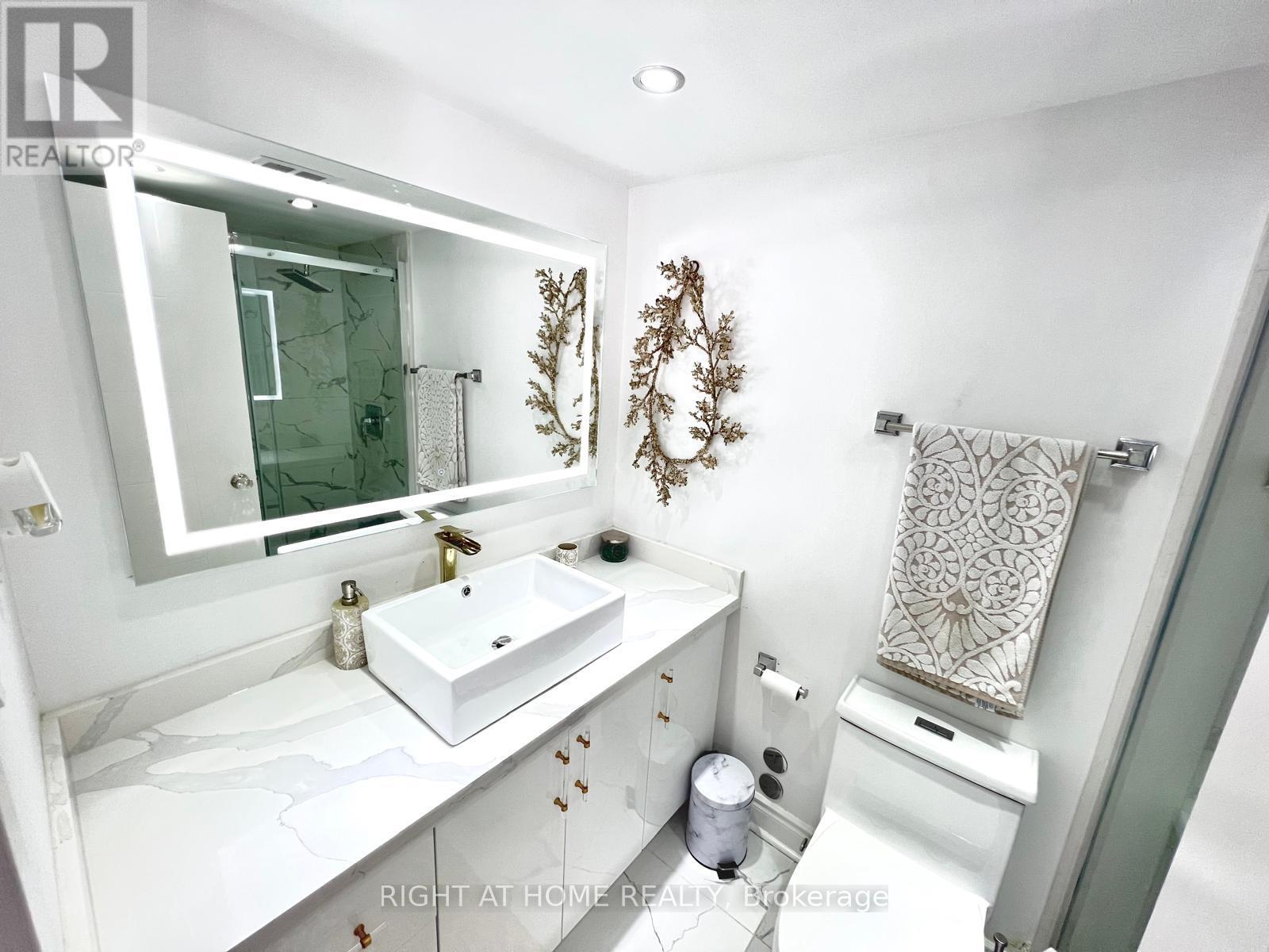 1608 - 75 Graydon Hall Drive Property Photo 17