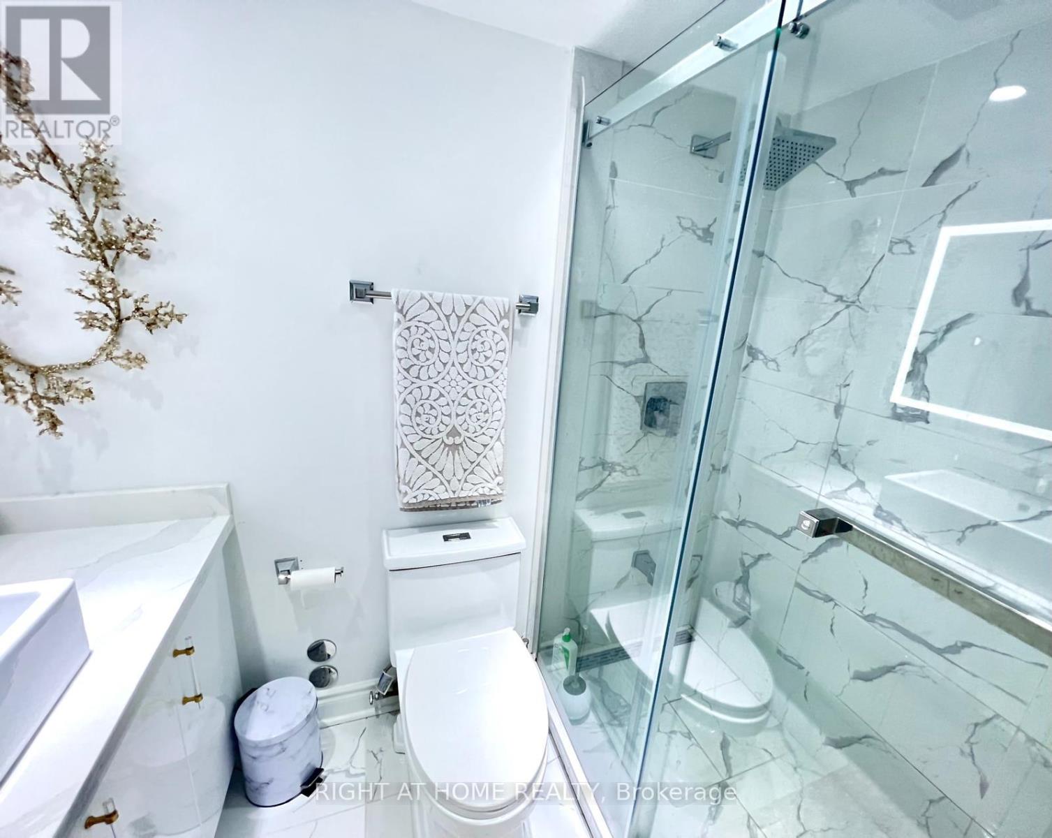 1608 - 75 Graydon Hall Drive Property Photo 18