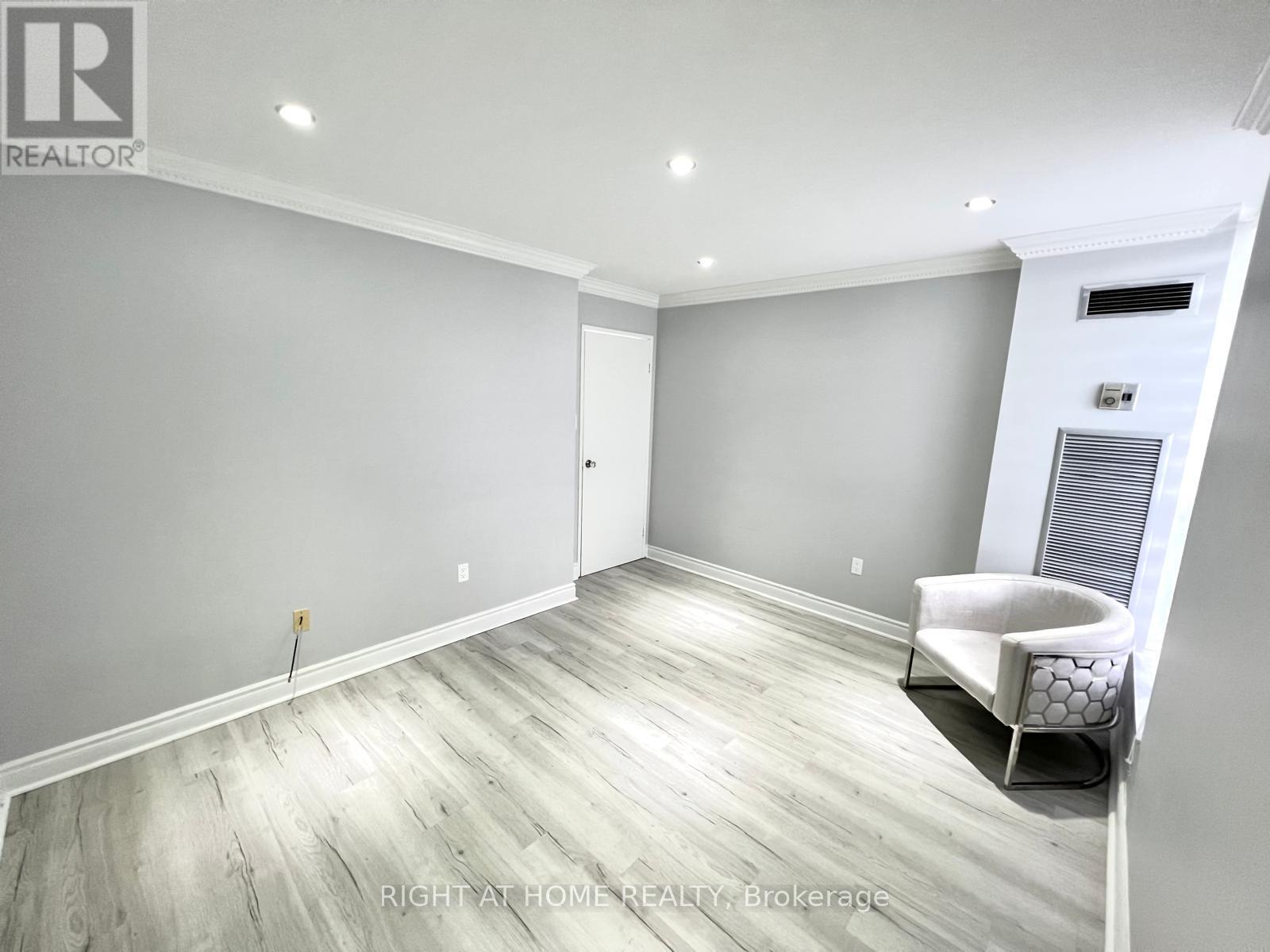 1608 - 75 Graydon Hall Drive Property Photo 19