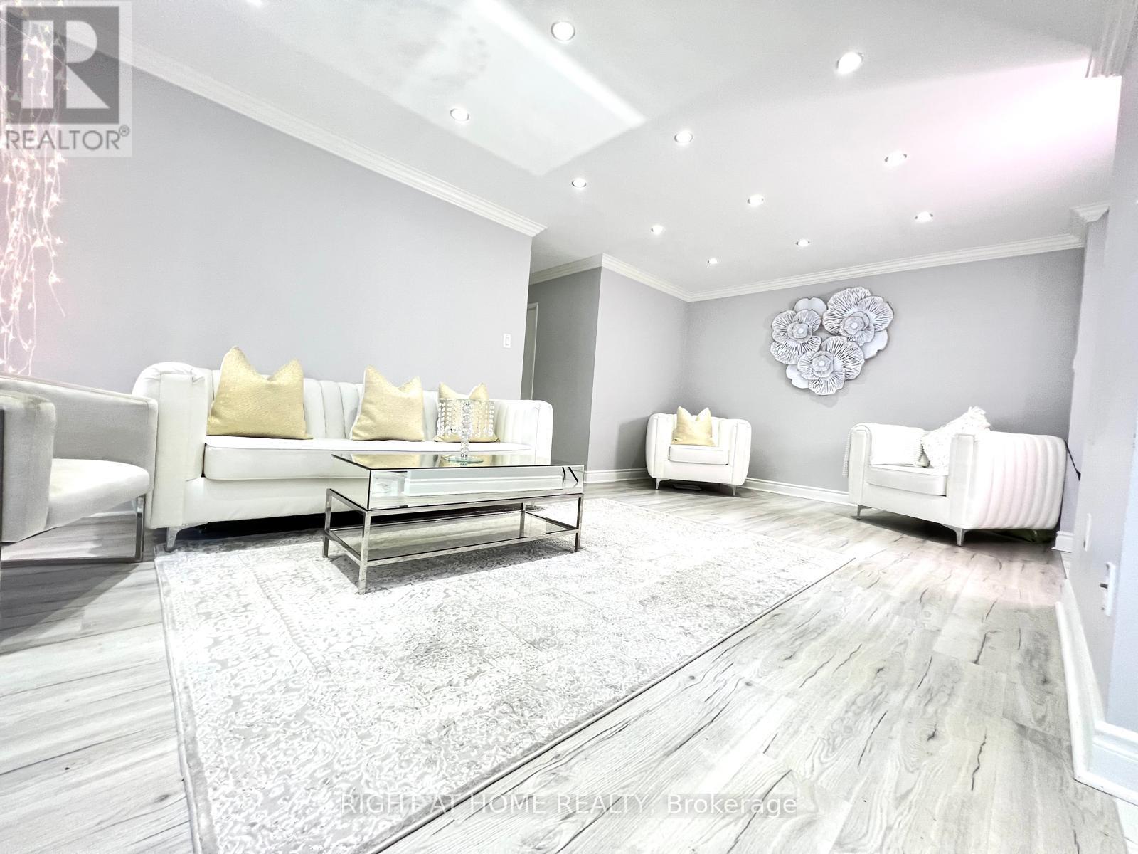 1608 - 75 Graydon Hall Drive Property Photo 22