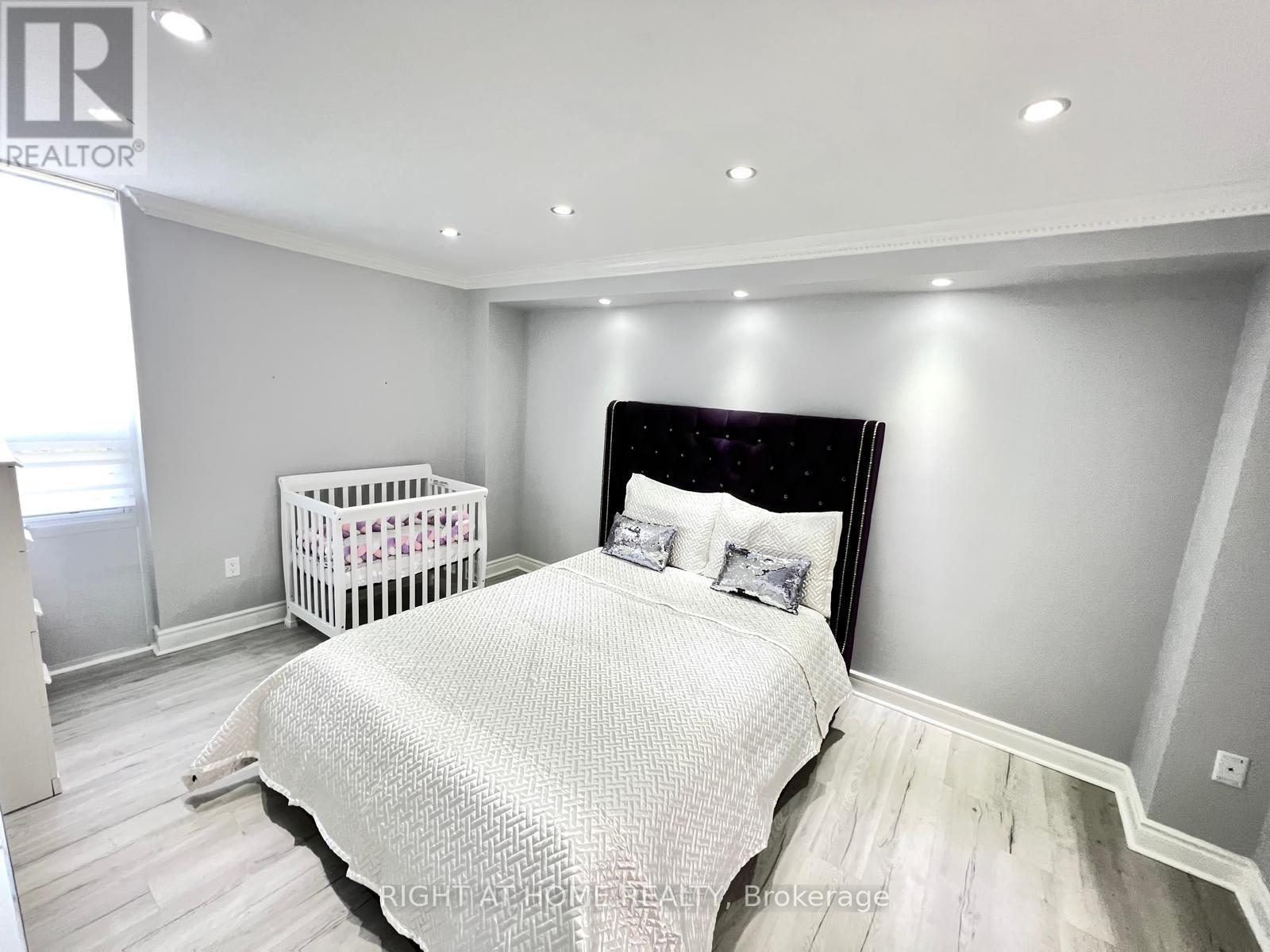 1608 - 75 Graydon Hall Drive Property Photo 25