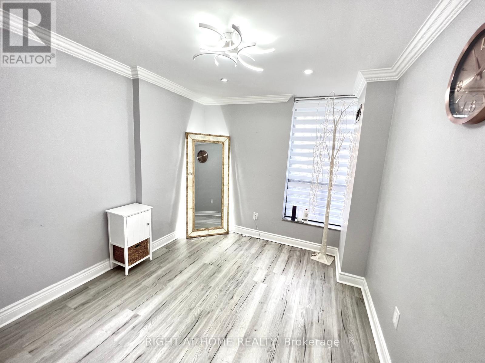 1608 - 75 Graydon Hall Drive Property Photo 26