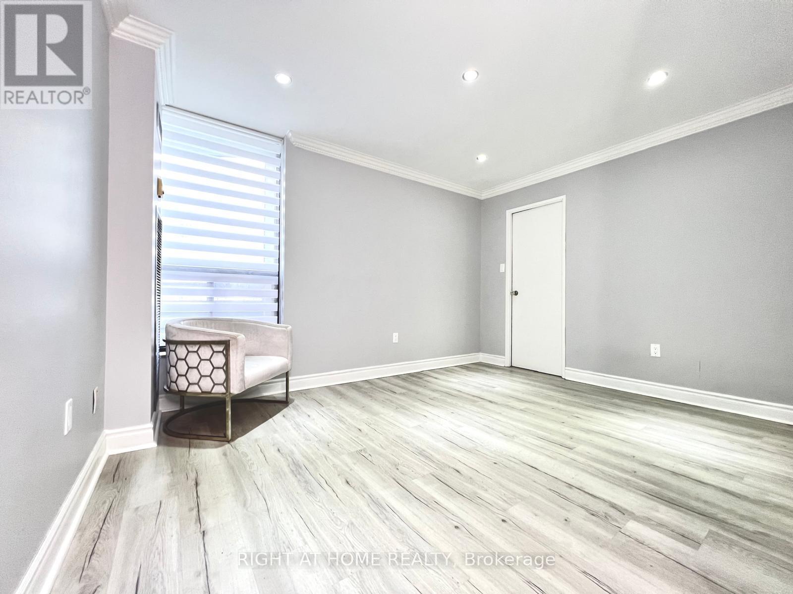 1608 - 75 Graydon Hall Drive Property Photo 28