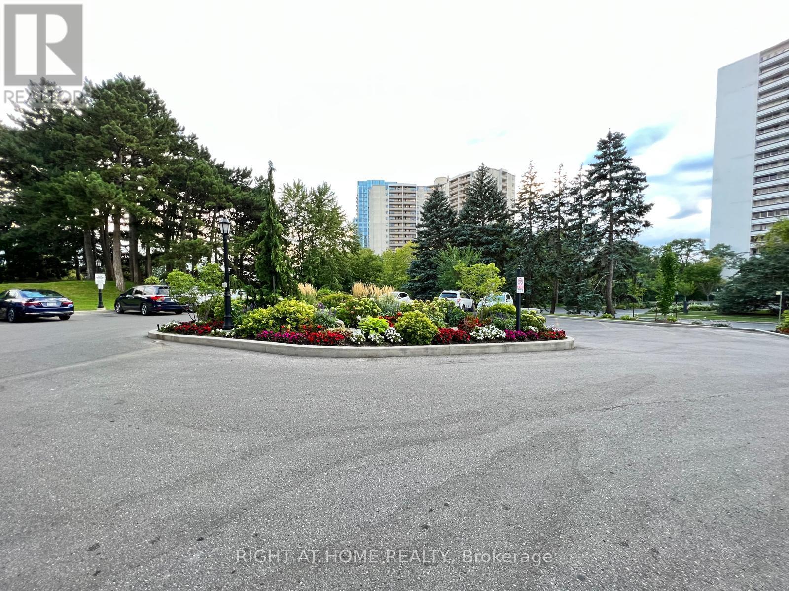 1608 - 75 Graydon Hall Drive Property Photo 34