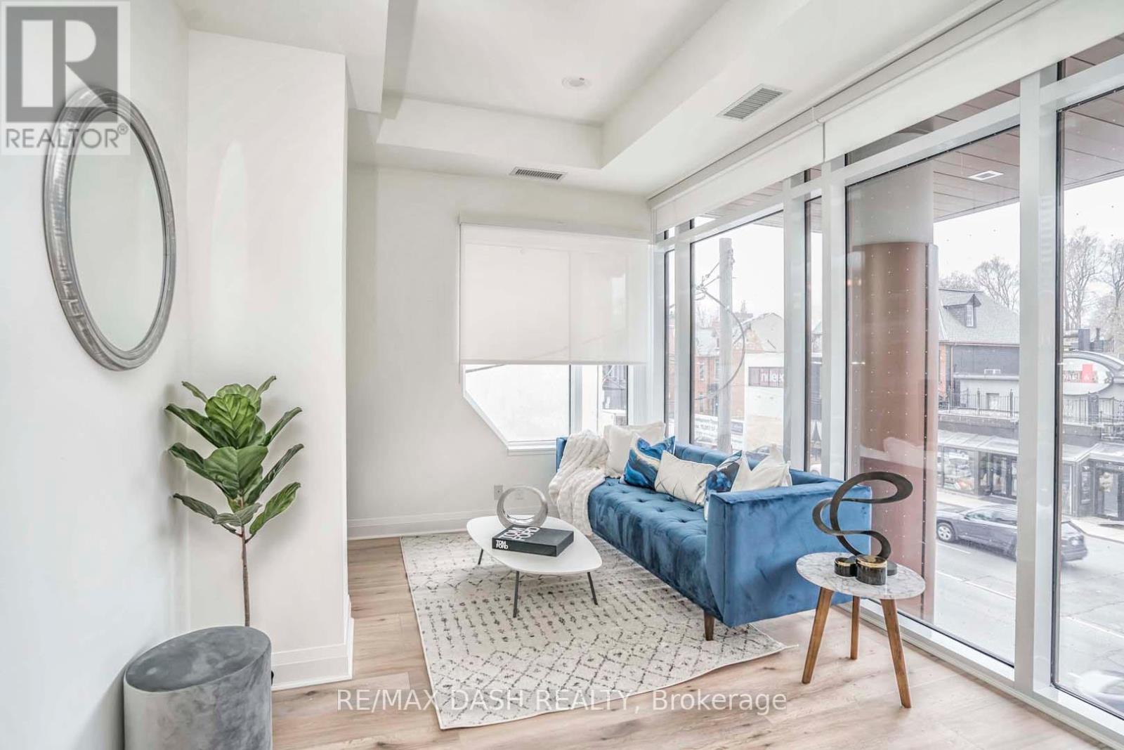 205 - 151 Avenue Road Property Photo 8