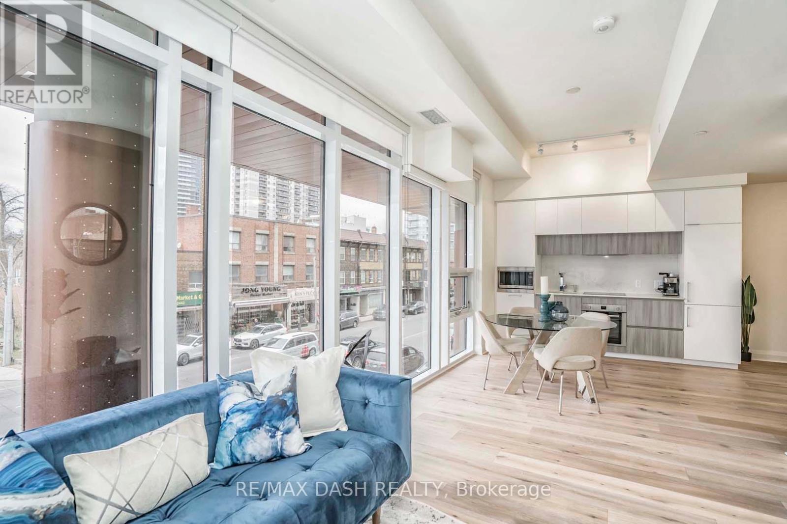 205 - 151 Avenue Road Property Photo 15