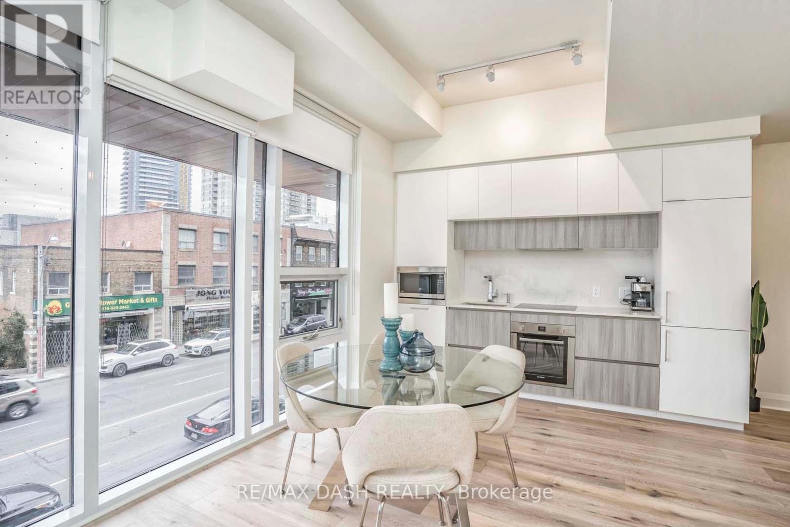 205 - 151 Avenue Road Property Photo 17