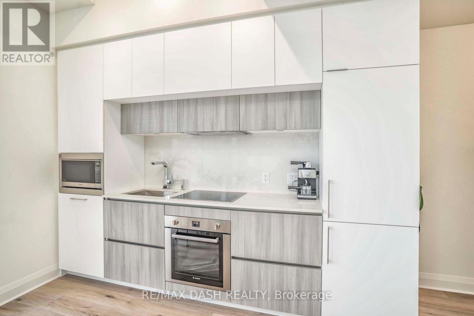 205 - 151 Avenue Road Property Photo 19