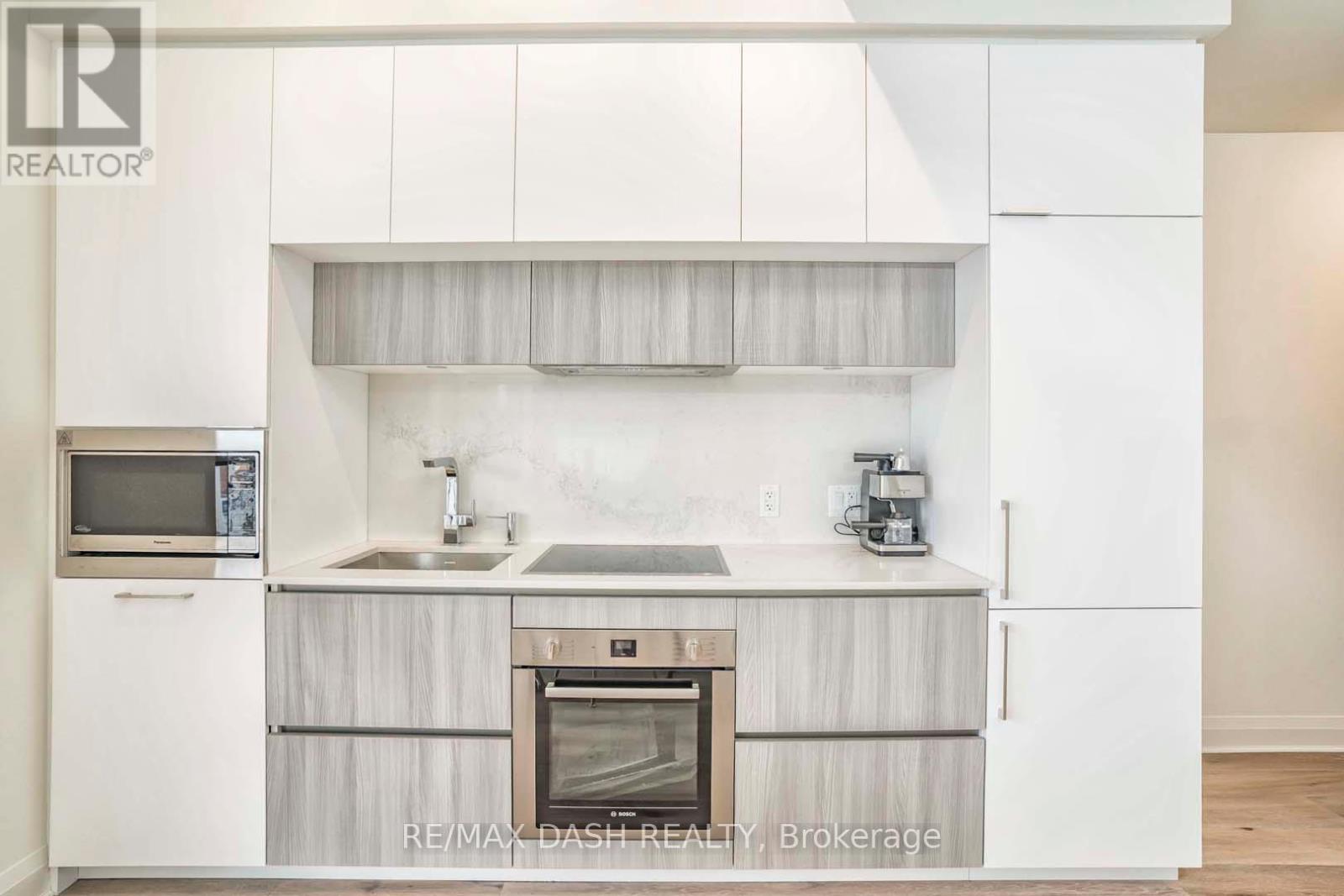 205 - 151 Avenue Road Property Photo 20