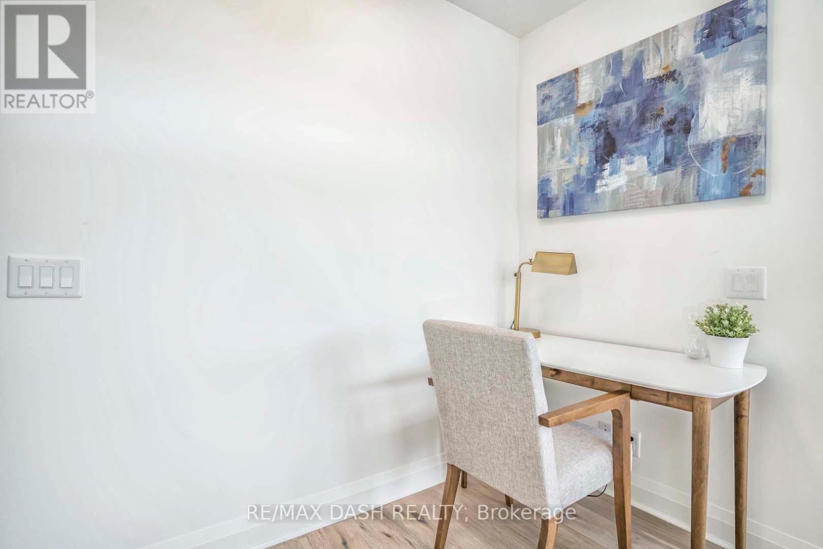 205 - 151 Avenue Road Property Photo 21