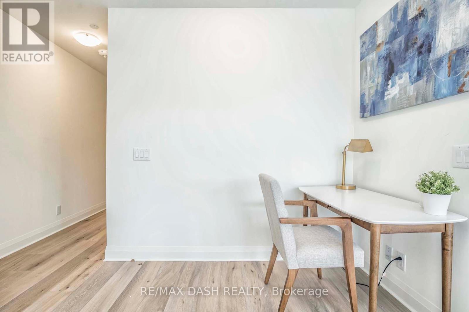 205 - 151 Avenue Road Property Photo 23