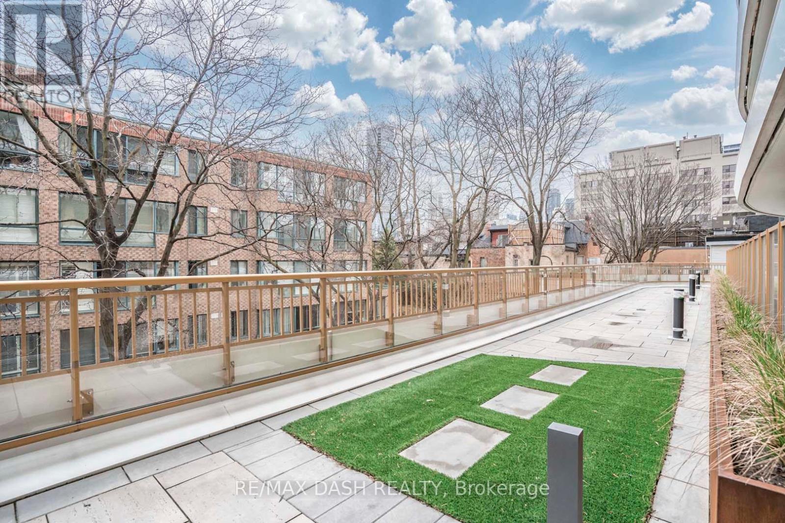 205 - 151 Avenue Road Property Photo 32