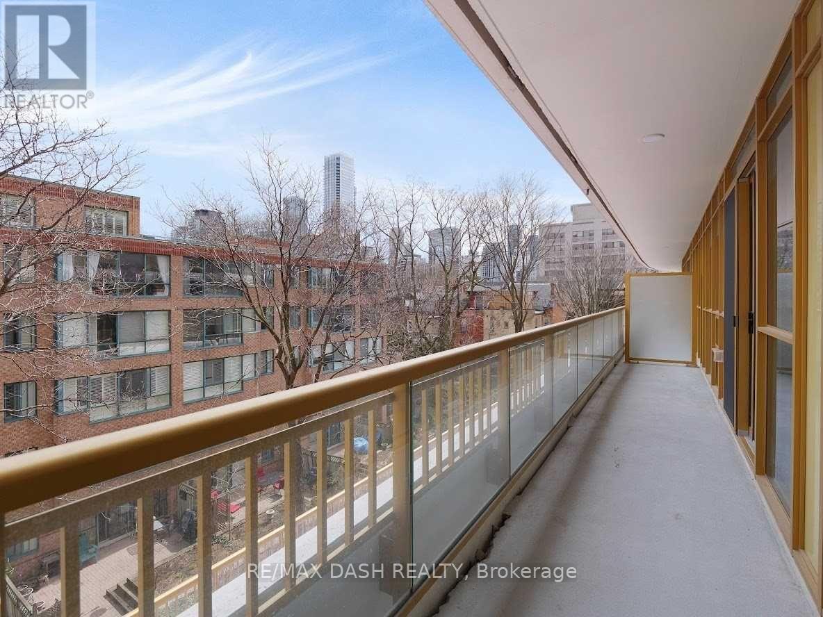 306 - 151 Avenue Road Property Photo 16