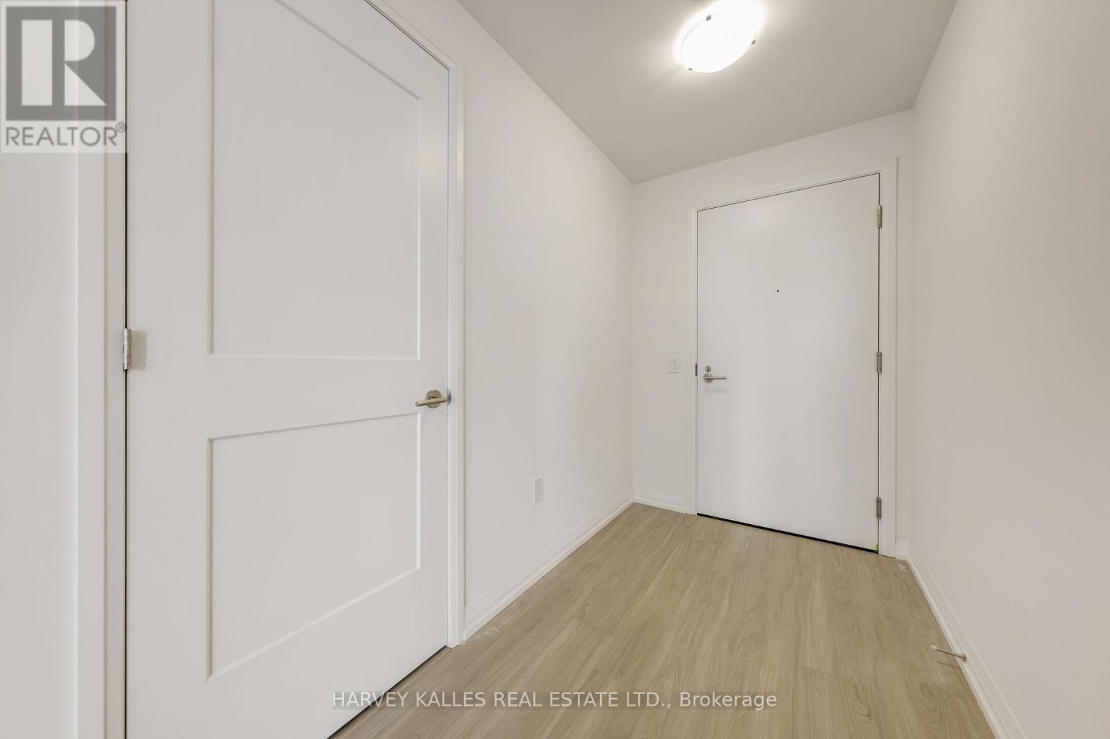 3415 - 50 Dunfield Avenue Property Photo 4