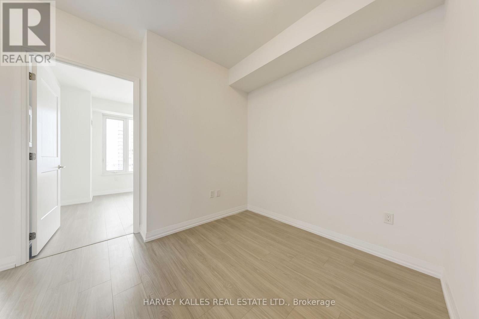 3415 - 50 Dunfield Avenue Property Photo 6