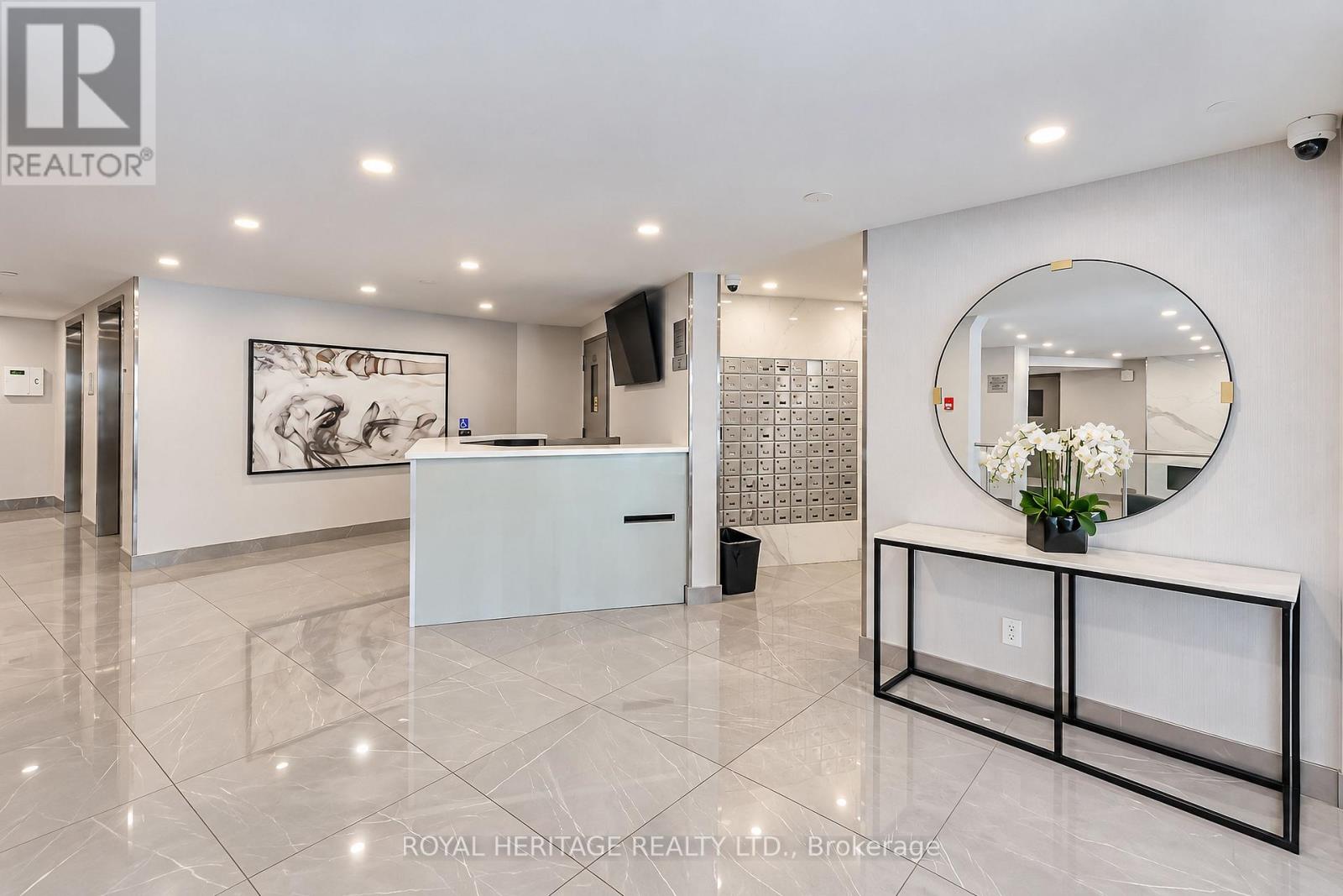 603 - 10 Edgecliff Golfway Property Photo 2