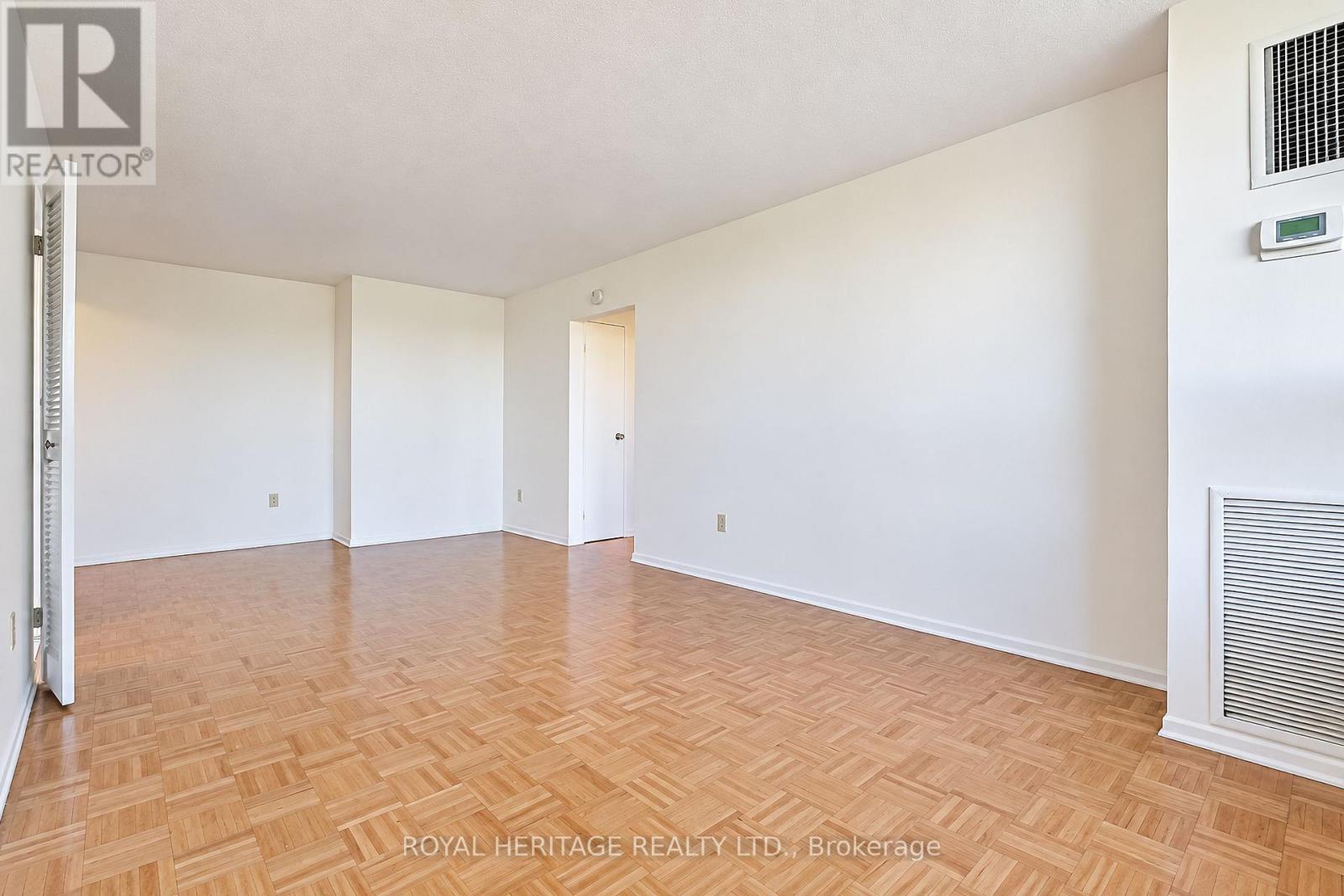 603 - 10 Edgecliff Golfway Property Photo 6