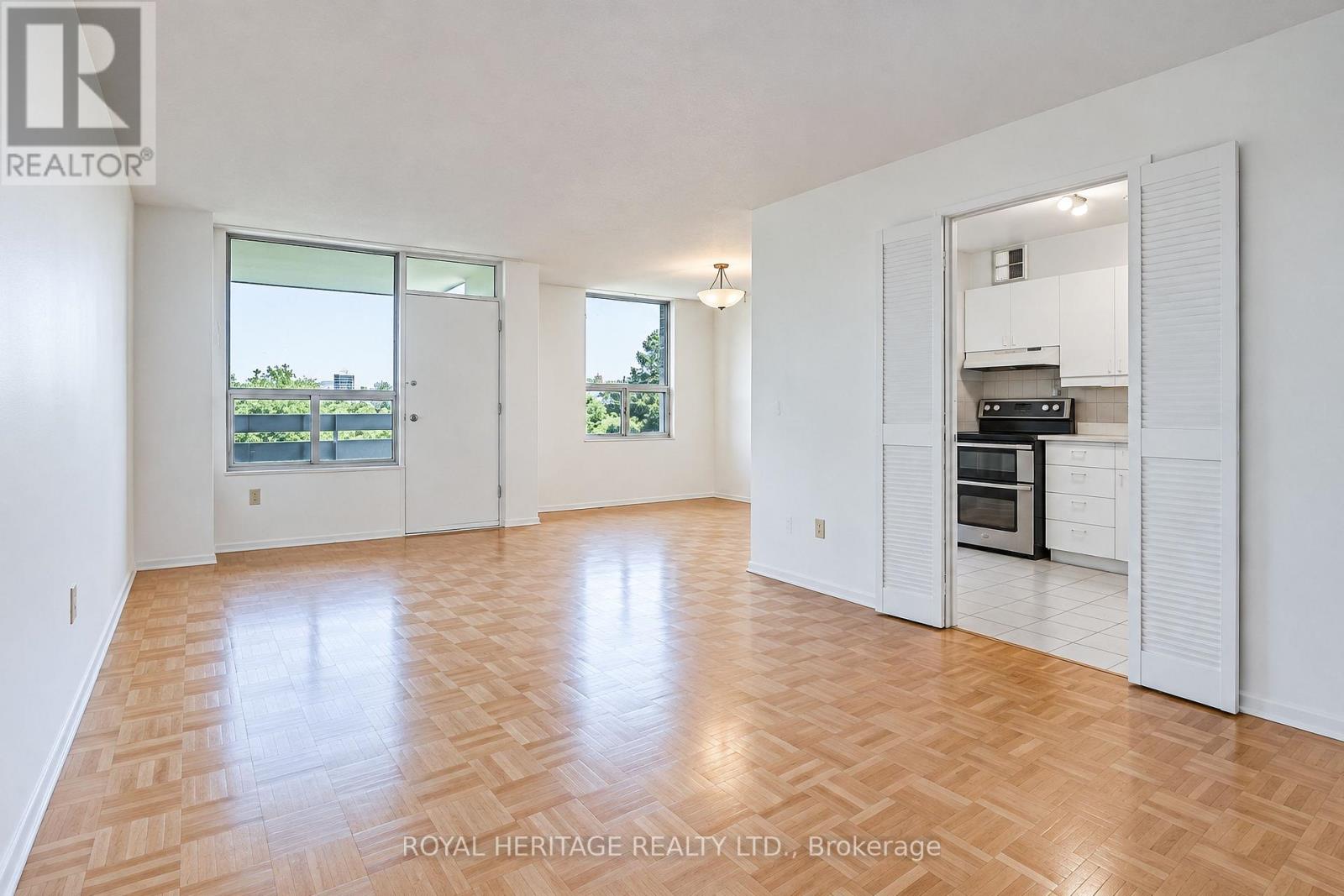 603 - 10 Edgecliff Golfway Property Photo 7