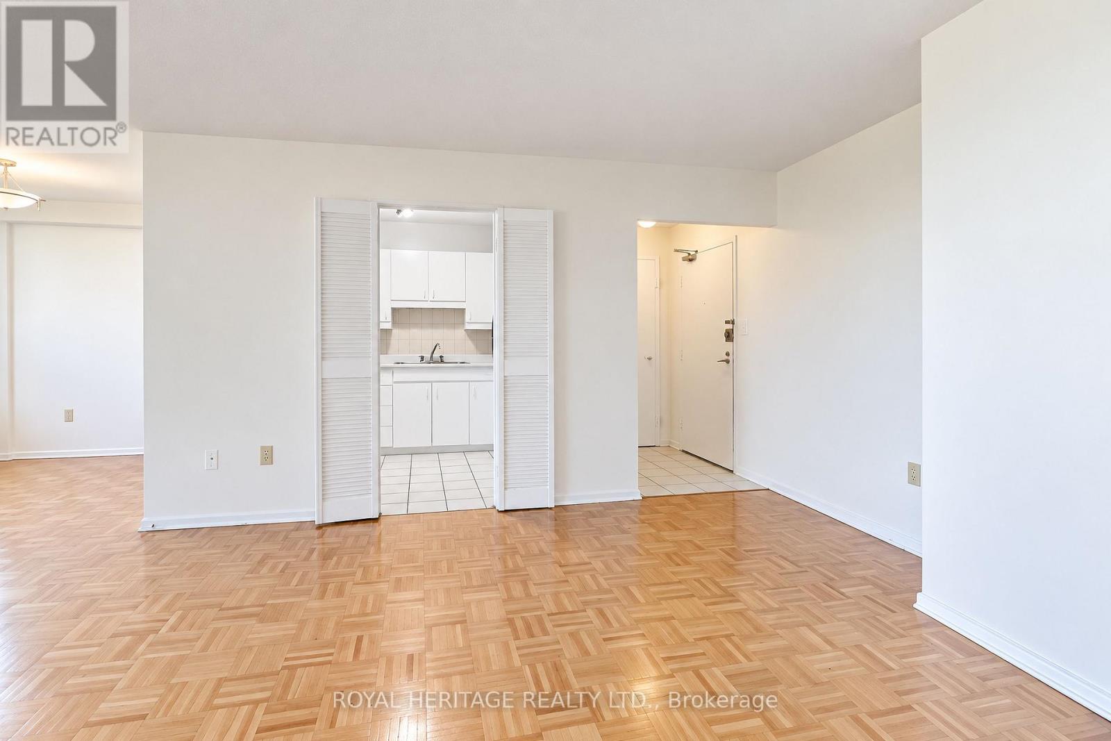 603 - 10 Edgecliff Golfway Property Photo 9