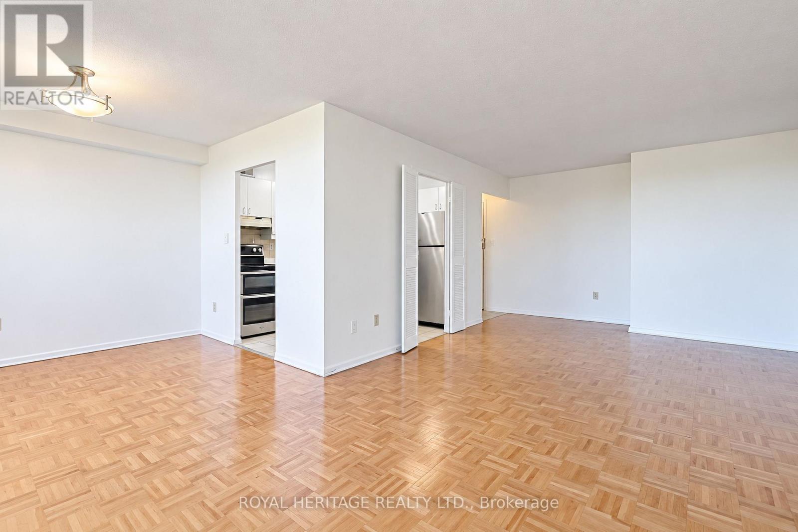 603 - 10 Edgecliff Golfway Property Photo 13