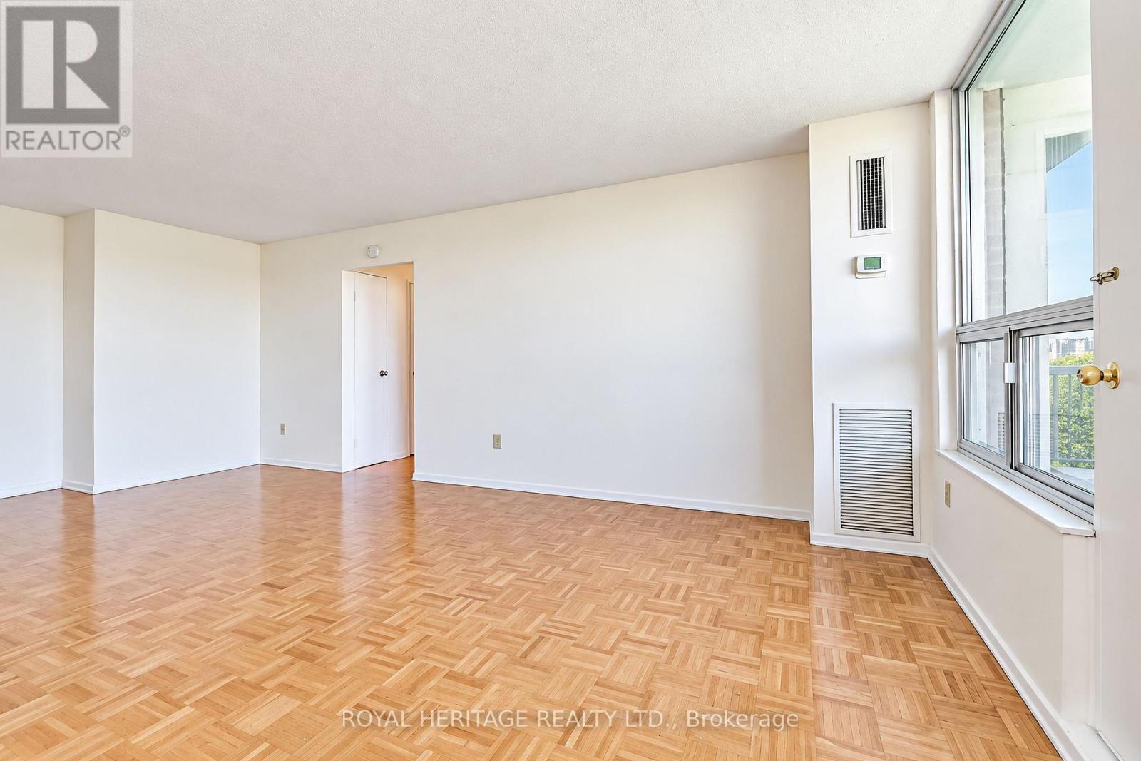 603 - 10 Edgecliff Golfway Property Photo 14