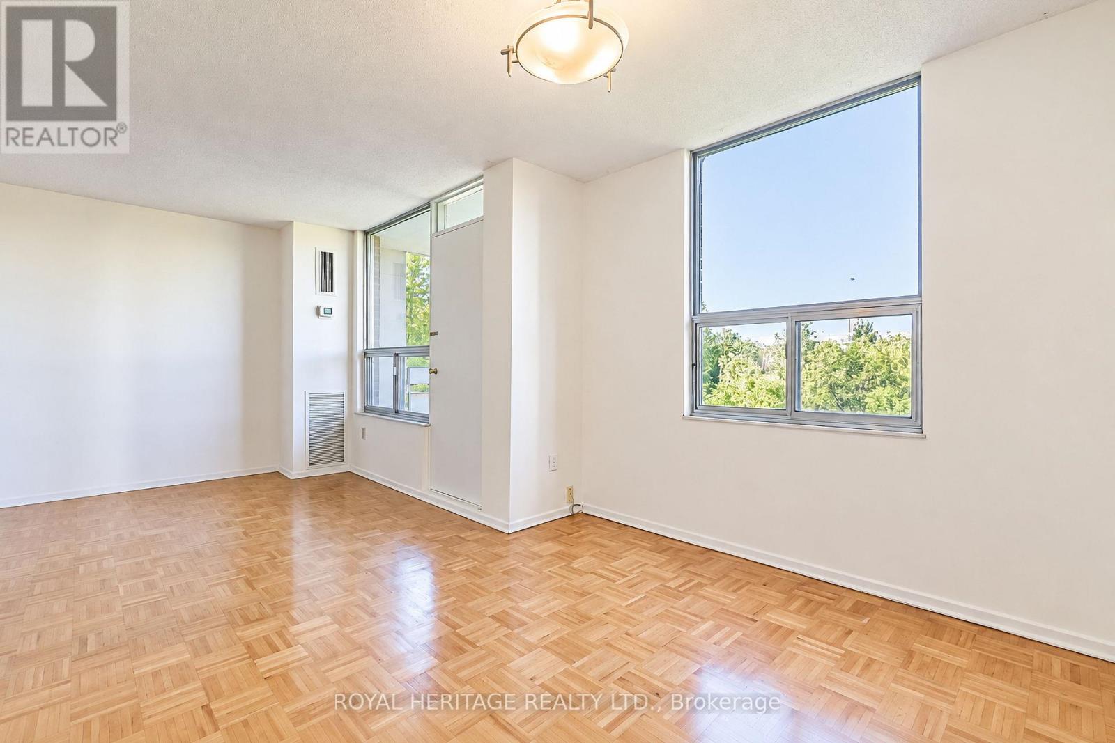 603 - 10 Edgecliff Golfway Property Photo 16
