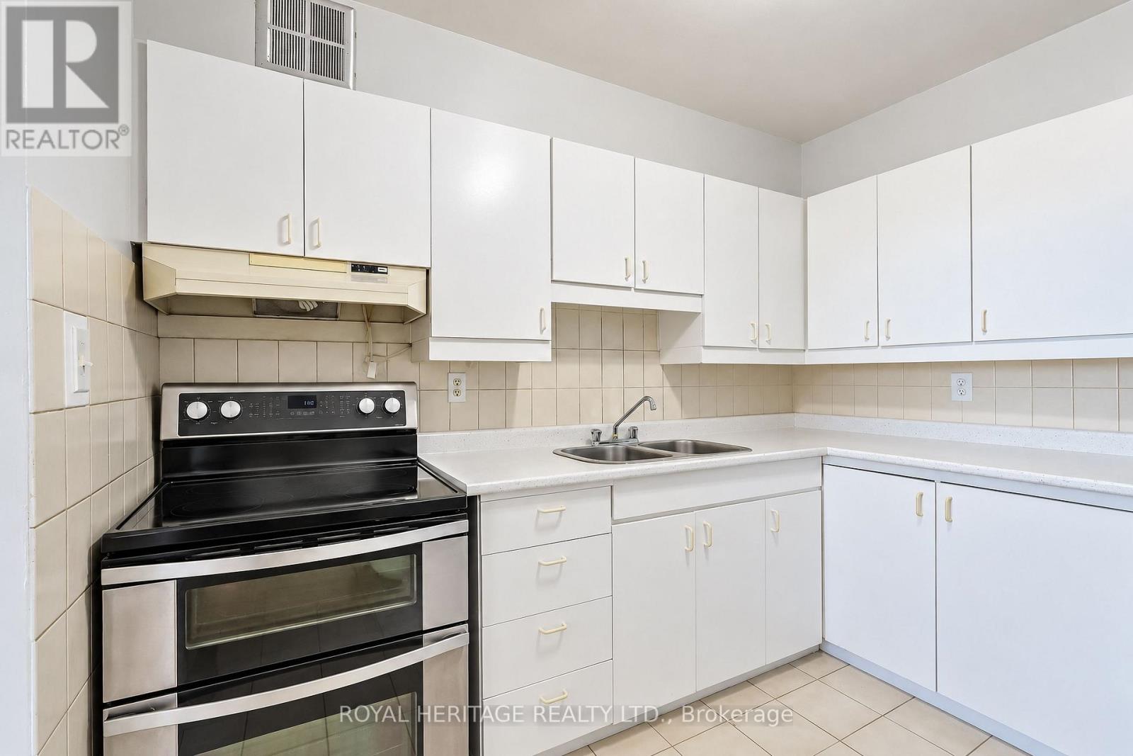 603 - 10 Edgecliff Golfway Property Photo 17