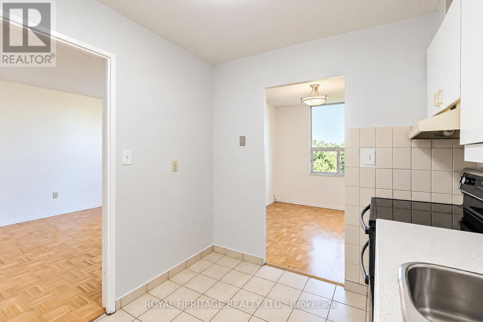 603 - 10 Edgecliff Golfway Property Photo 20