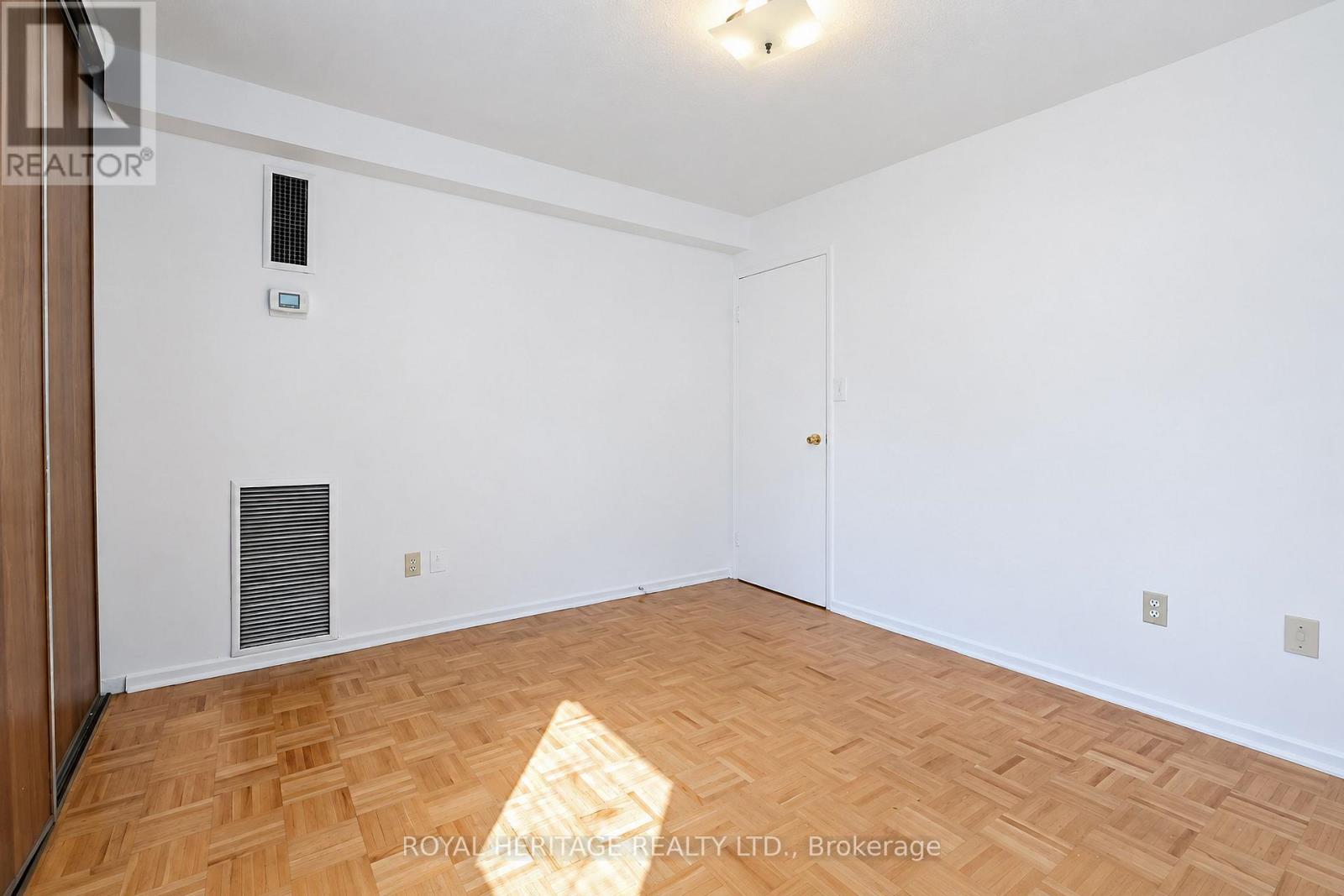 603 - 10 Edgecliff Golfway Property Photo 25