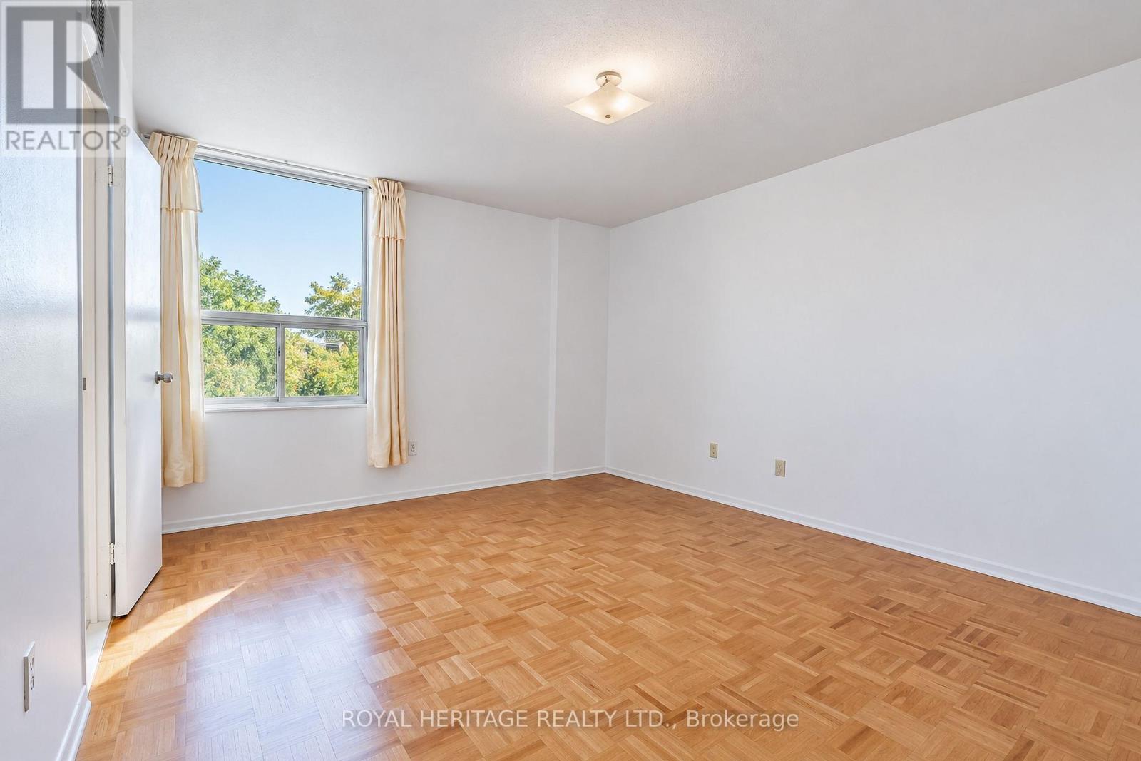 603 - 10 Edgecliff Golfway Property Photo 27