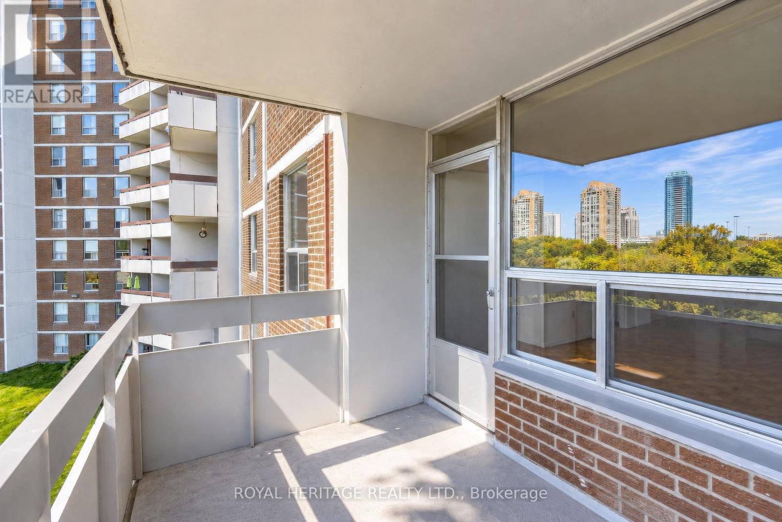 603 - 10 Edgecliff Golfway Property Photo 34