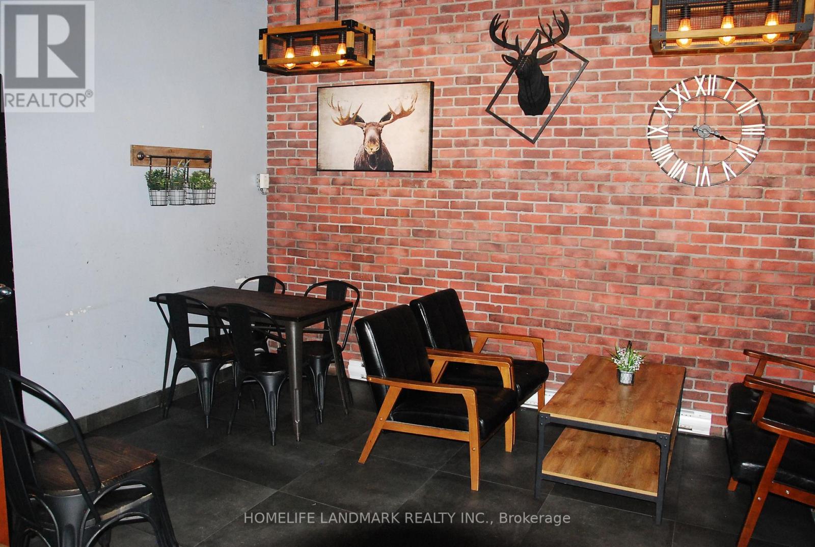 621 Bloor Street W Property Photo 2