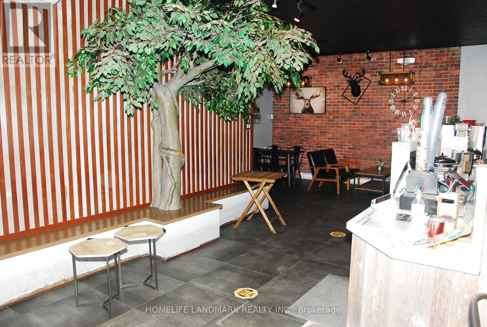 621 Bloor Street W Property Photo 3